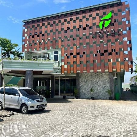 T Hotel Kualanamu Lubukpakam エクステリア 写真