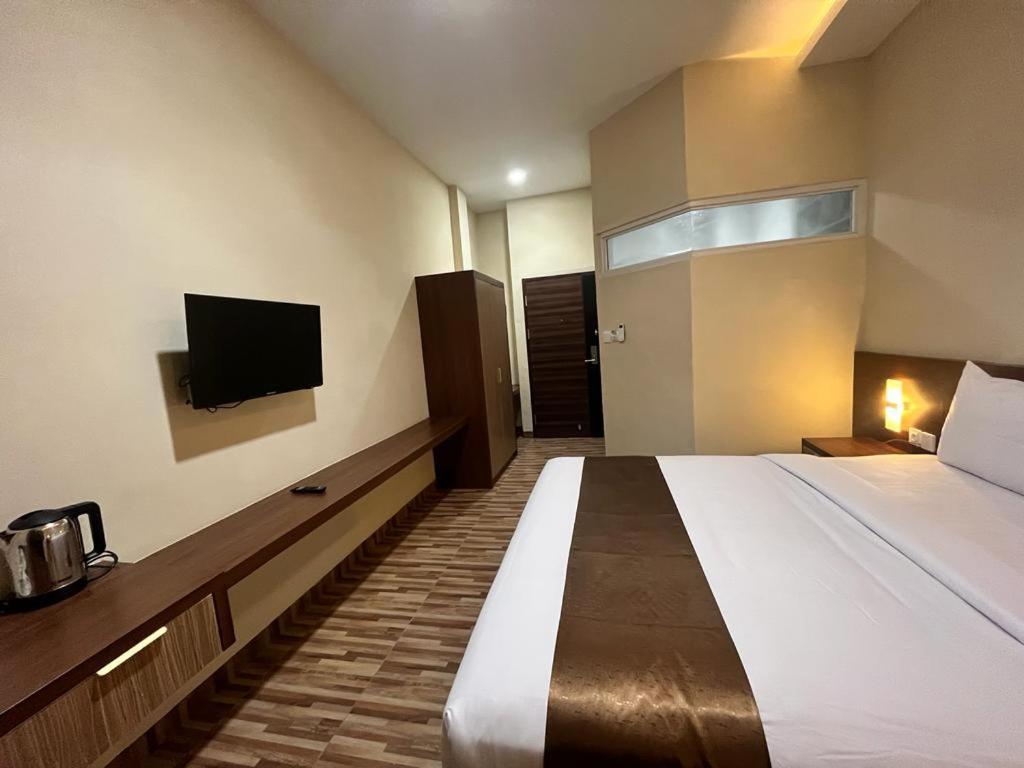 T Hotel Kualanamu Lubukpakam エクステリア 写真