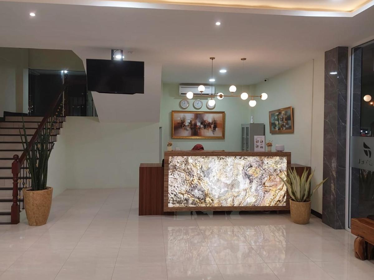 T Hotel Kualanamu Lubukpakam エクステリア 写真