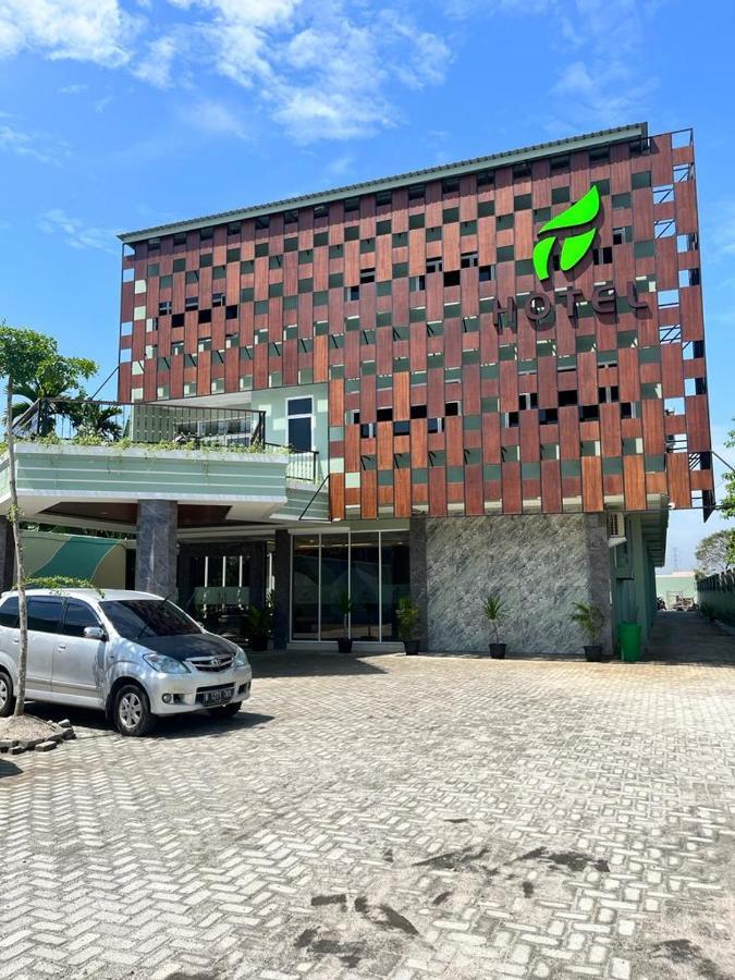 T Hotel Kualanamu Lubukpakam エクステリア 写真